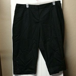 Plus size light-weight Capri's